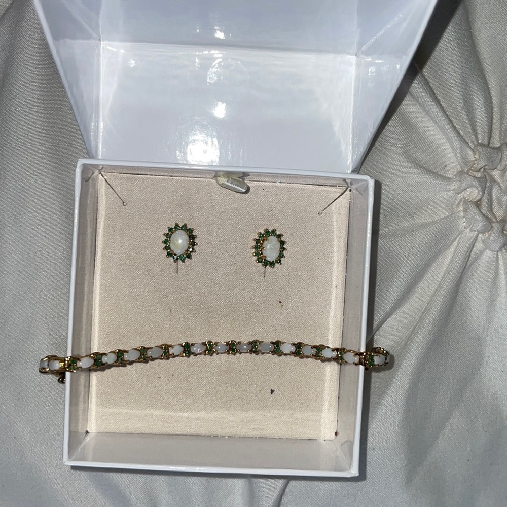 Gold bracelet with earrings